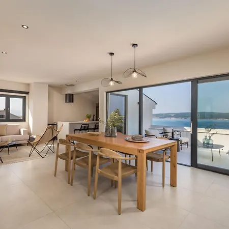 Apartment Frankola Mit Pool By Interhome