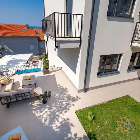 Frankola Mit Pool By Interhome Apartament