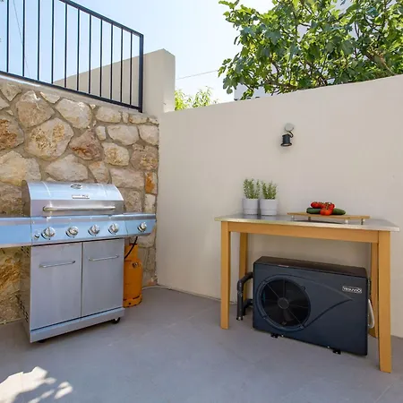 Apartment Frankola Mit Pool By Interhome *