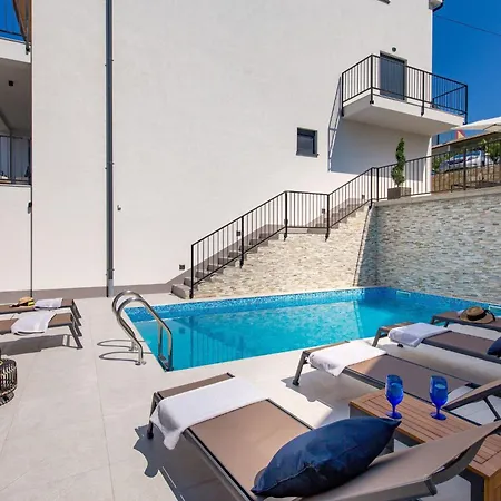 Apartament Frankola Mit Pool By Interhome *